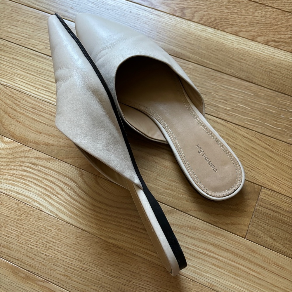 Nude leather pointy toe slippers fits like 8.5 - Picture 3 of 3